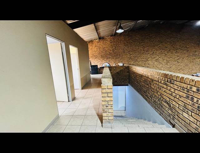 360M² WAREHOUSE TO LET IN CHAMDOR